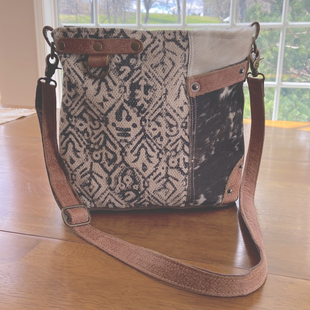 Myra Bag Crossbody